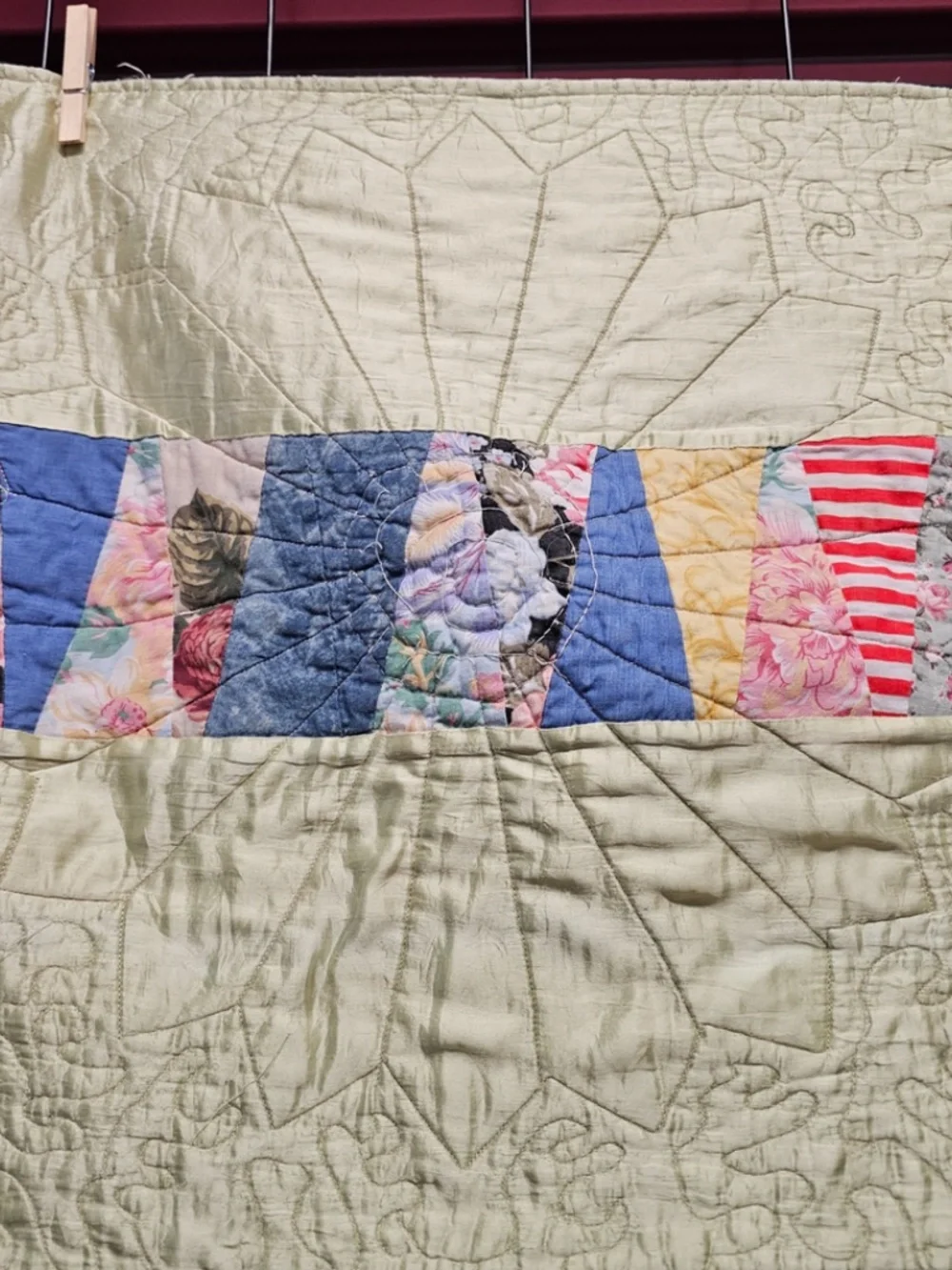 Vintage Handmade Dresden Plate Quilt